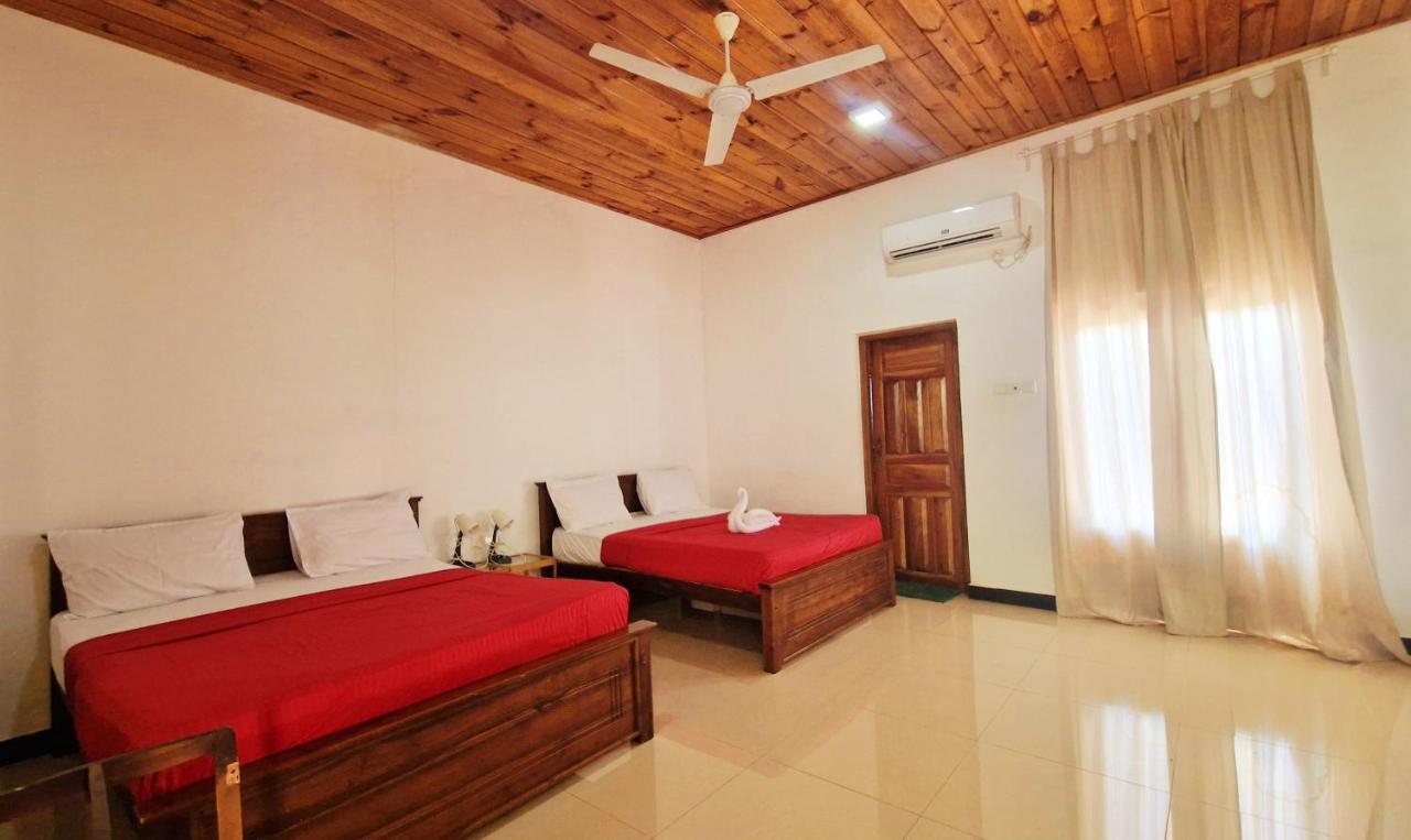 Italian Guest Hotel ตรินโคมาลี ภายนอก รูปภาพ
